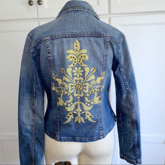 Karen Kane | Jean Jackt Metal Studs Imprinted Back - Picture 2 of 8